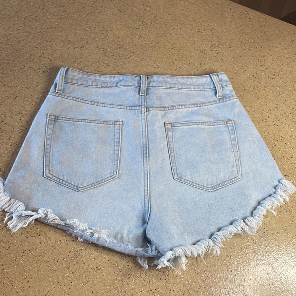 Wild Fable "High Rise Short" light wash denim cutoff jean shorts sz 8 - Picture 4 of 16